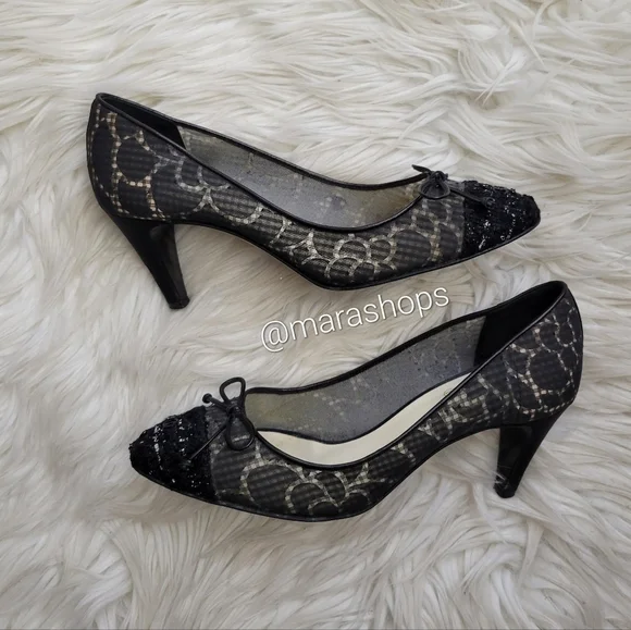 CHANEL Interlocking CC Logo Pumps